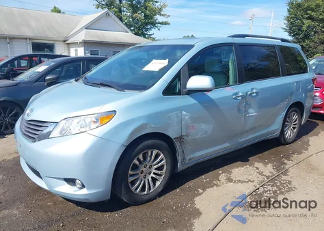2015 Toyota Sienna Xle 8 Passenger z USA, uszkodzony, nr VIN 5TDYK3DC6FS625415